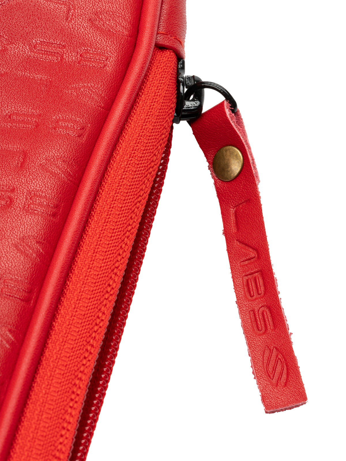 Selkirk LABS Case Red zipper and pull tab detail